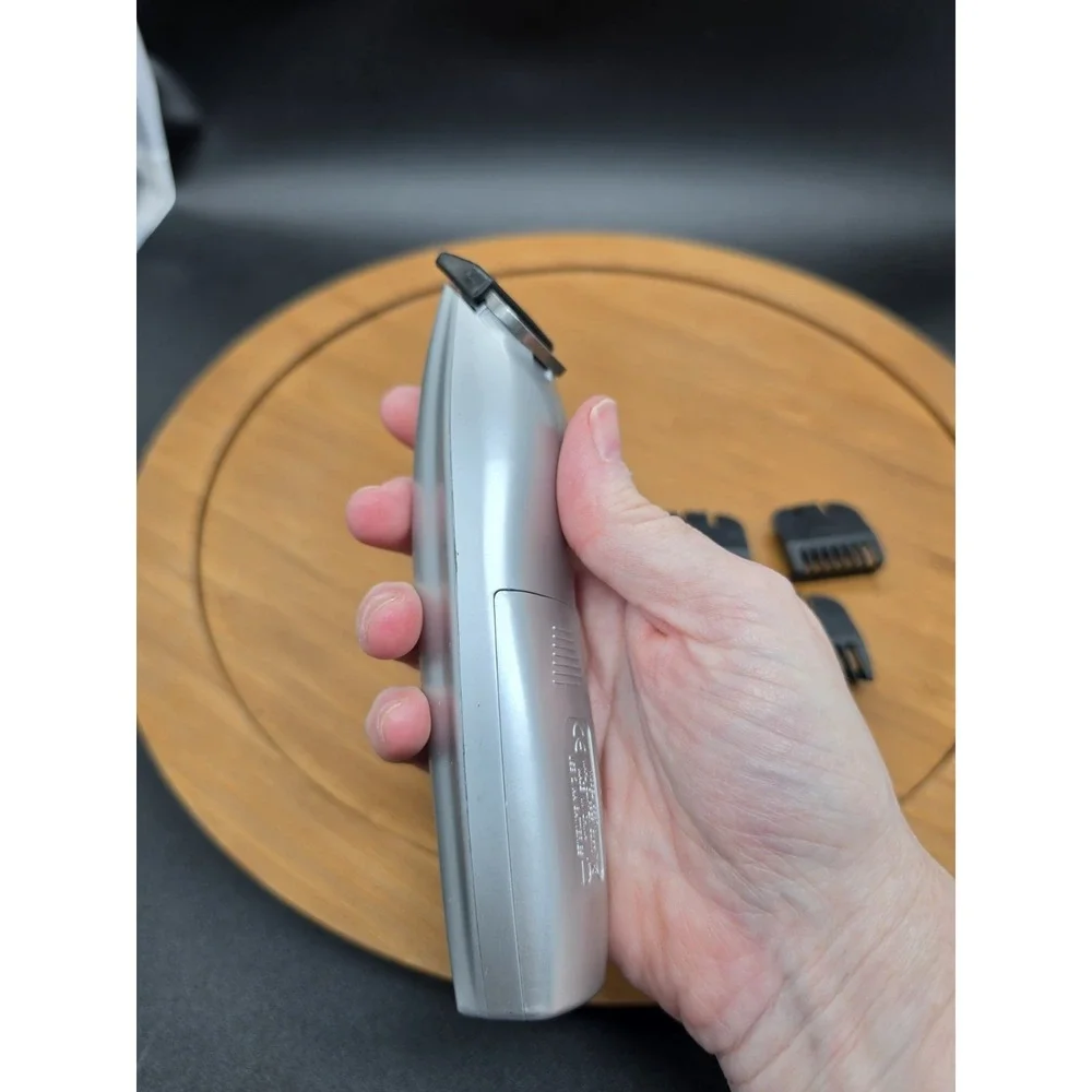 Wahl 5537-4301 Cordless Battery Operated Mustache And Beard Trimmer